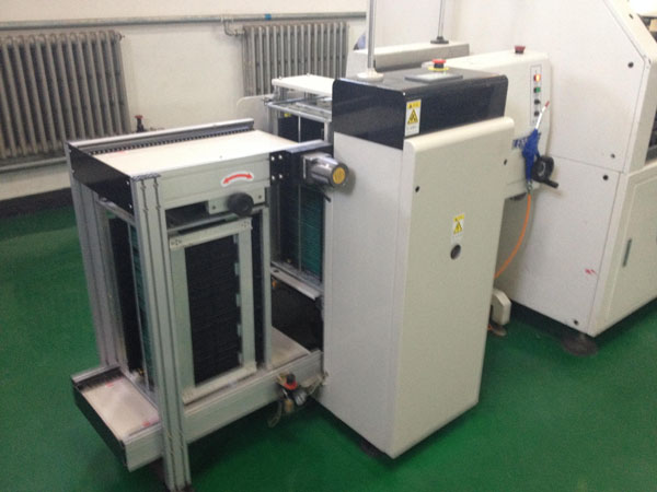 自動(dòng)進(jìn)板機(jī)